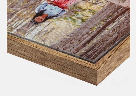 canvas print in Oak vintage flair frame closeup front