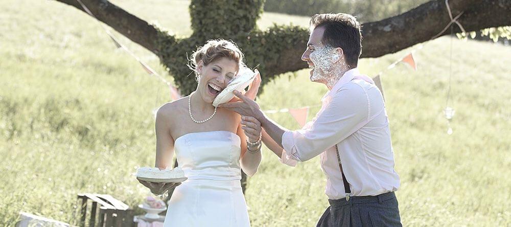 De jolis gâchis - bataille de tarte pour des couples tout frais