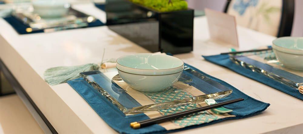 Des tons bleus et naturels complètent le look Japonais