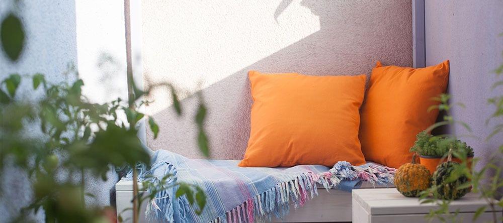 Petit balcon? Improvisez avec le mobilier et créez une atmosphère personnalisée