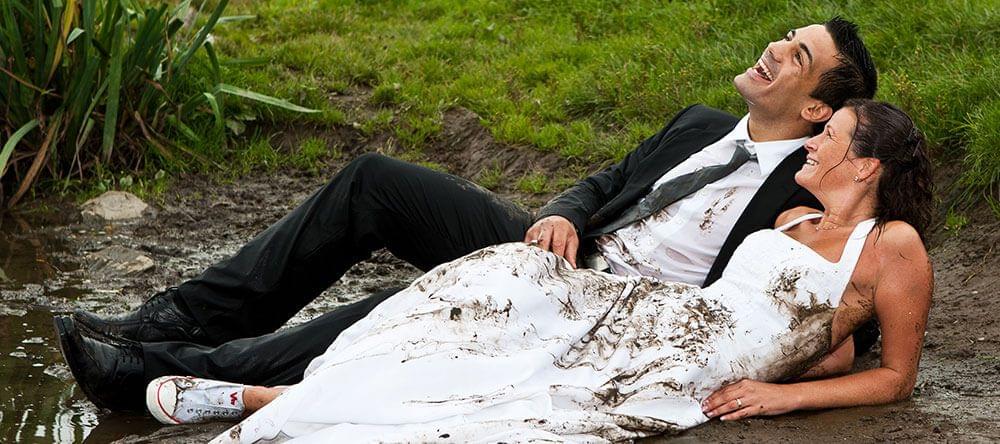 Légende : Jour de mariage totalement pluvieux ? Amuse-toi et tires-en le meilleur !