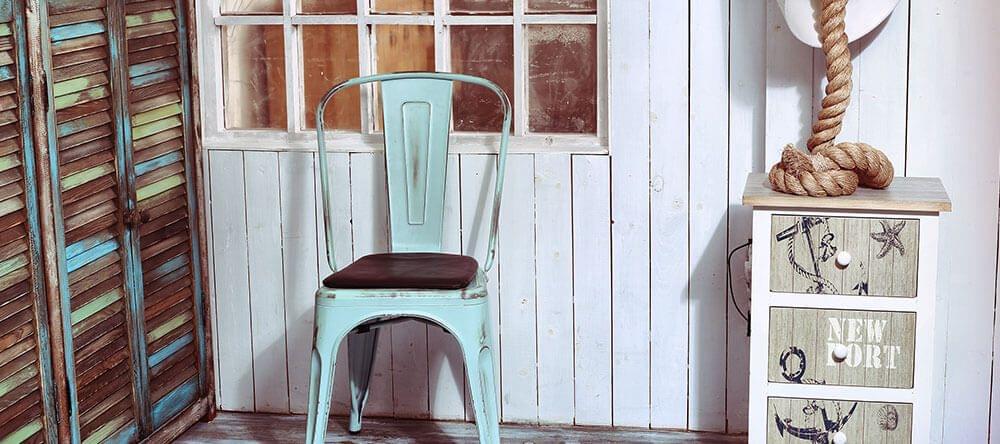 Le look méditerranéen permet une multitude de couleurs et d'éléments de maison en bordure de mer