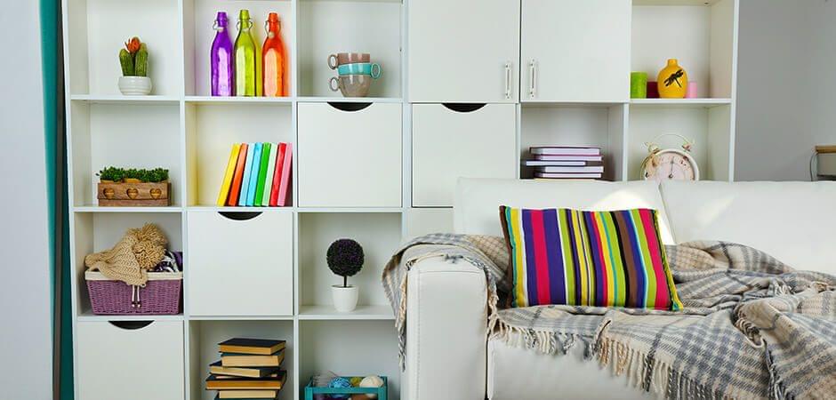 Le même motif, un autre objet – des rayures colorées dans la pièce