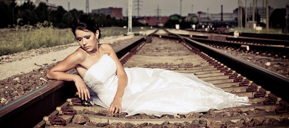 Les stations de métro désaffectées ont quelque chose de magique et sont super pour des photographies de mariage