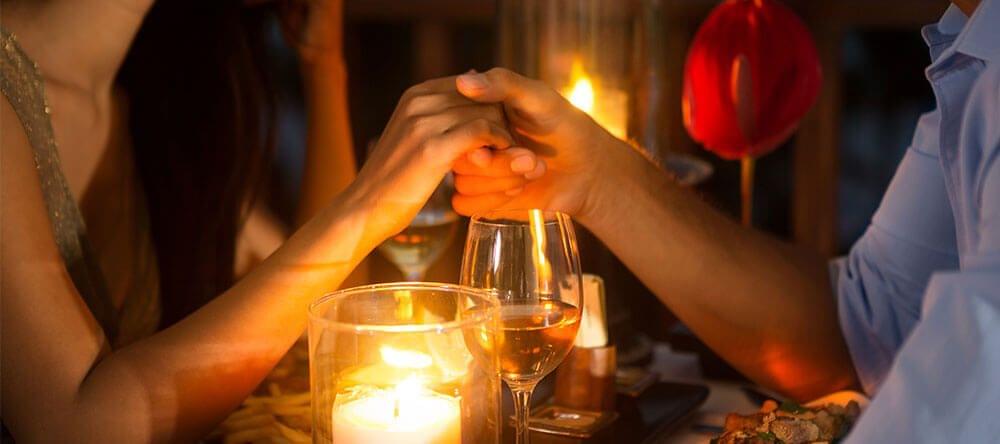 Avec le bon éclairage une soirée sur le balcon c'est déjà les vacances