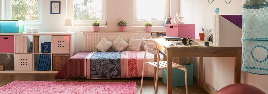Une pièce avec un modèle de couleurs harmonieux…