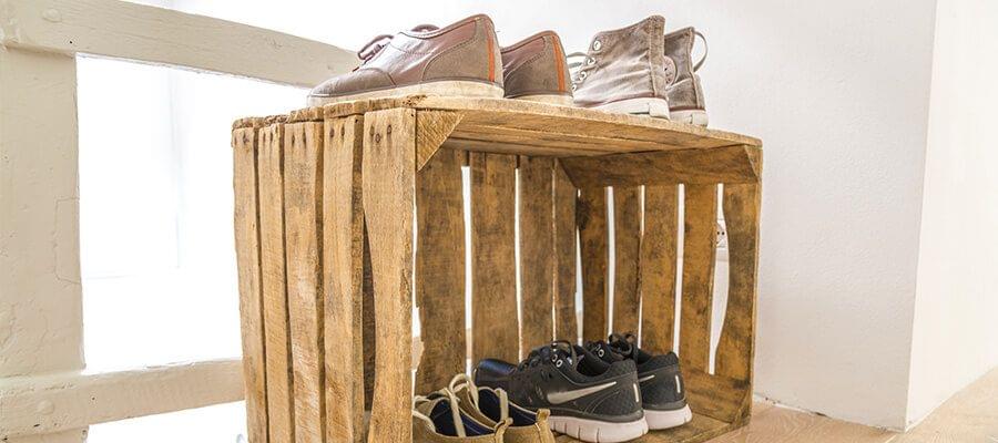 Tendance : Une vieille caisse en guise de placard à chaussures