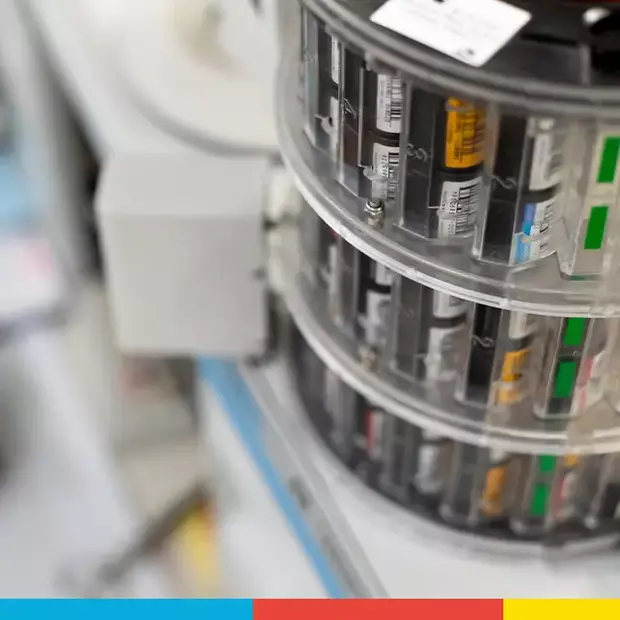 In der ORWO Produktion mehrere Kleinbildfilme in einem Entwicklungsrondell eingesetzt
