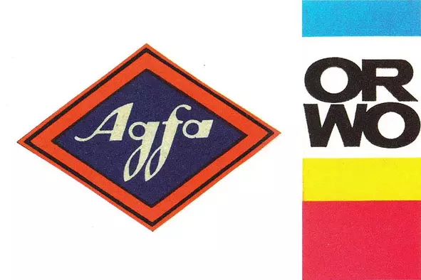 Die Abbildung zeigt eine Agfa-Color Patrone, die für 36 Aufnahmen ausgelegt ist. Diese analoge Fotopatrone war ein Teil der Technologie, die in der Vergangenheit weit verbreitet war und eine bedeutende Rolle in der Fotografiegeschichte spielte.