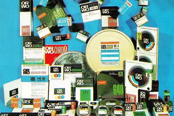 Das Bild zeigt eine historische Bauerlaubnis für den Ausbau der Produktionsstätten von ORWO. Dokumente wie diese markieren einen wichtigen Schritt in der Unternehmensgeschichte und der Expansion der Produktionskapazitäten.
