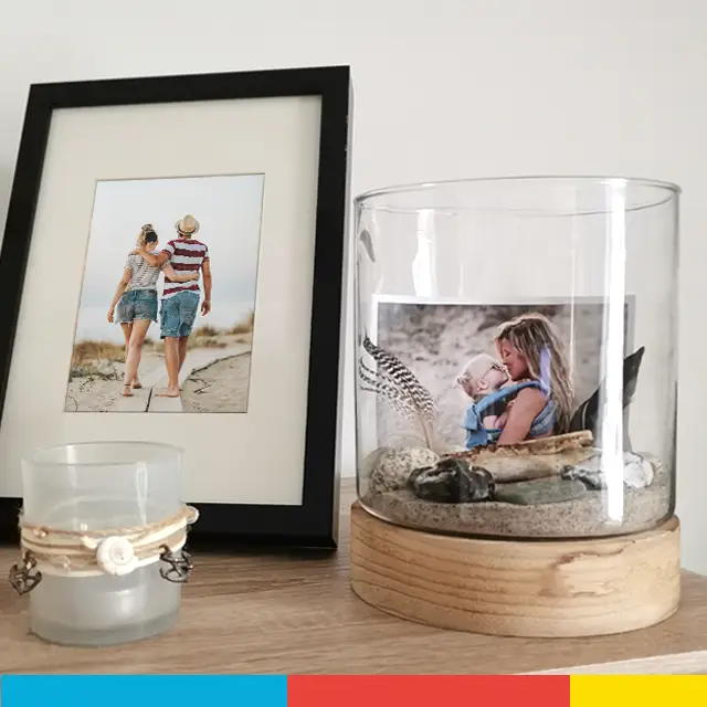 Ein Erinnerungsglas mit Foto basteln – eine kreative Idee, um Urlaubsfotos in Szene zu setzen.