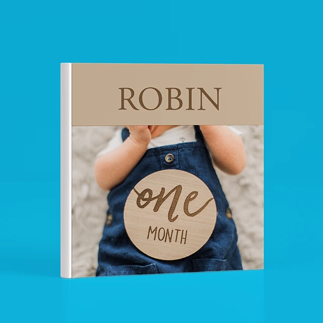 Baby Fotobuch für Robin – Erinnerungen an den ersten Lebensmonat stilvoll gestaltet im Album.