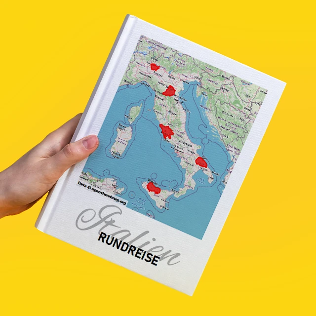 Italien Rundreise im Fotobuch festgehalten mit Landkarten im Album und markierten Stationen.