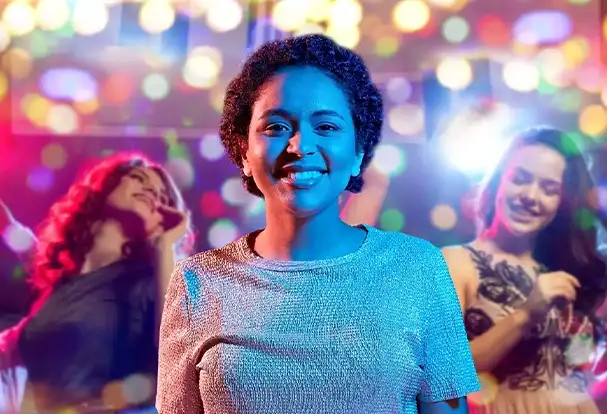 Bokeh-Effekt mit Weihnachtslichtern und Wintermotiven.