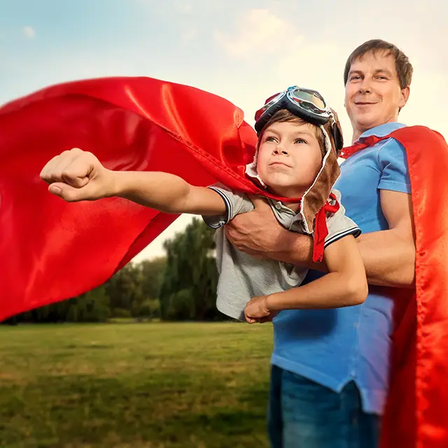 Superhelden-Foto mit Vater und Kind – unser Fototipp zum Vatertag