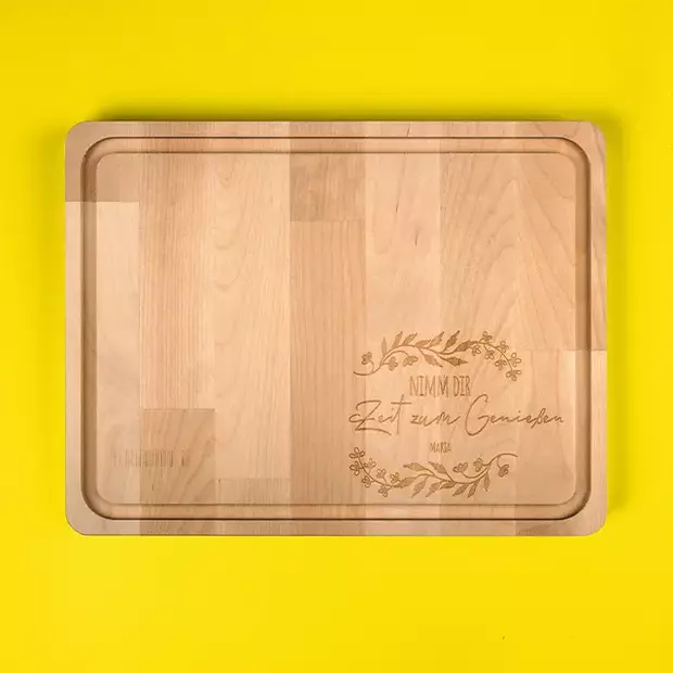 Personalisiertes Holzschneidebrett als Hochzeitsgeschenk für Trauzeugen